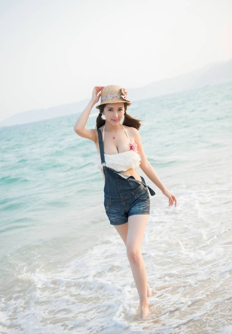 牛仔裤马尾辫可爱妹子美胸性感写真-4