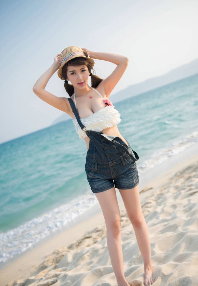 牛仔裤马尾辫可爱妹子美胸性感写真-5