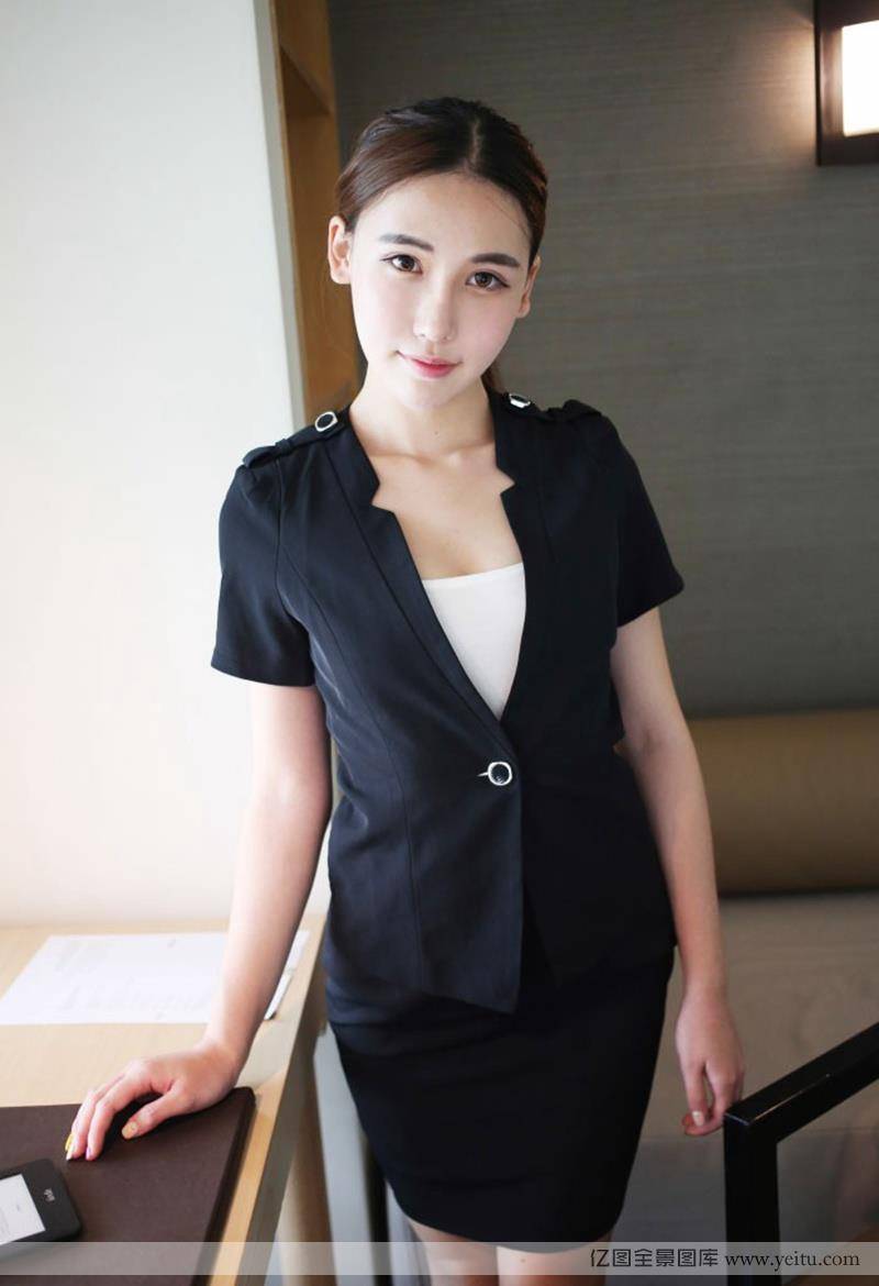 新上任美女秘书熊吖BOBO办公室制服诱惑
