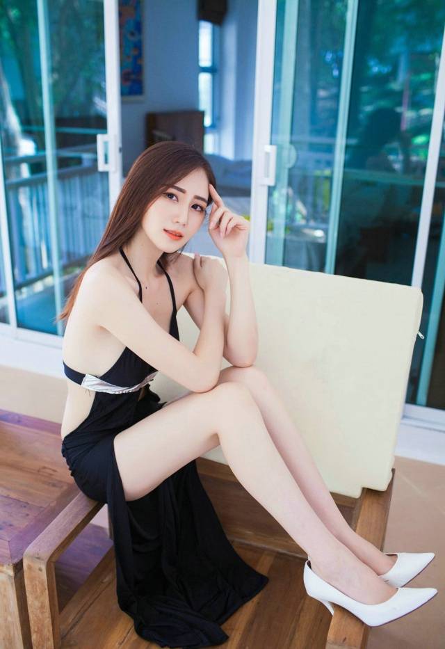 爱蜜社气质美女黑色性感长裙高挑写真-8