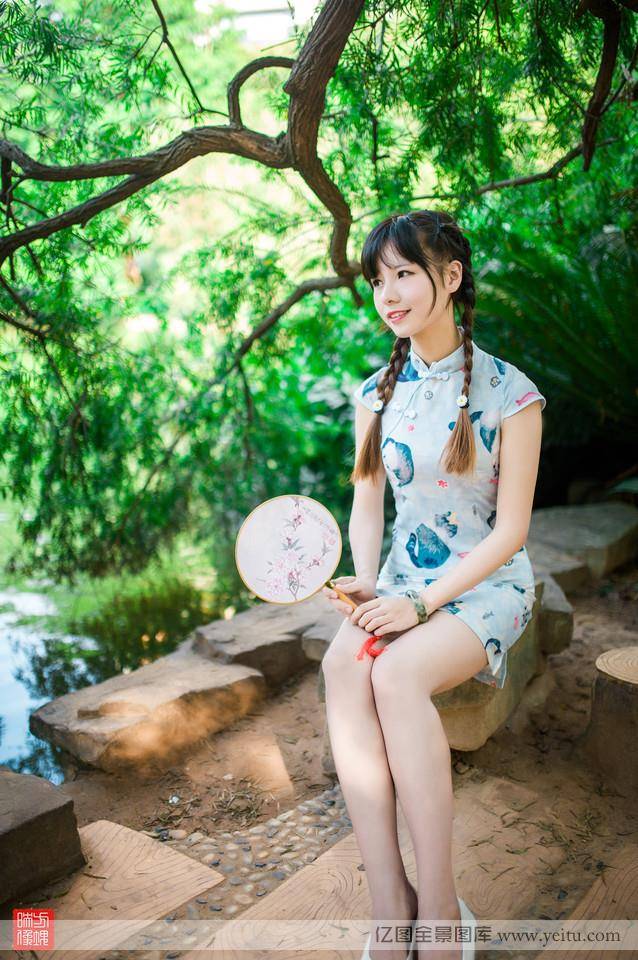 清新旗袍美女快乐时光可爱写真-2