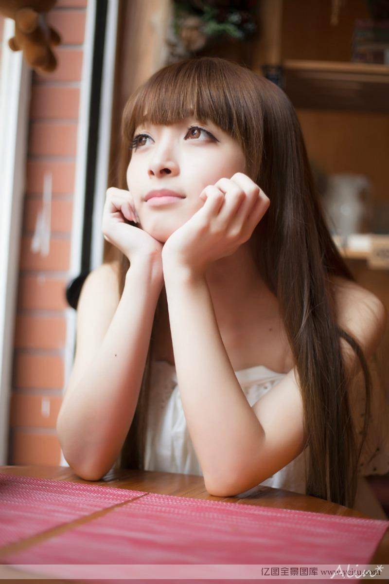 长发美女清纯甜美彰显幸福时光-7