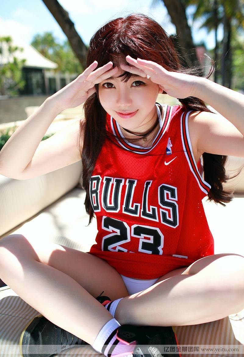 美女模特刘飞儿Faye童颜巨乳诱惑迷人写真-33