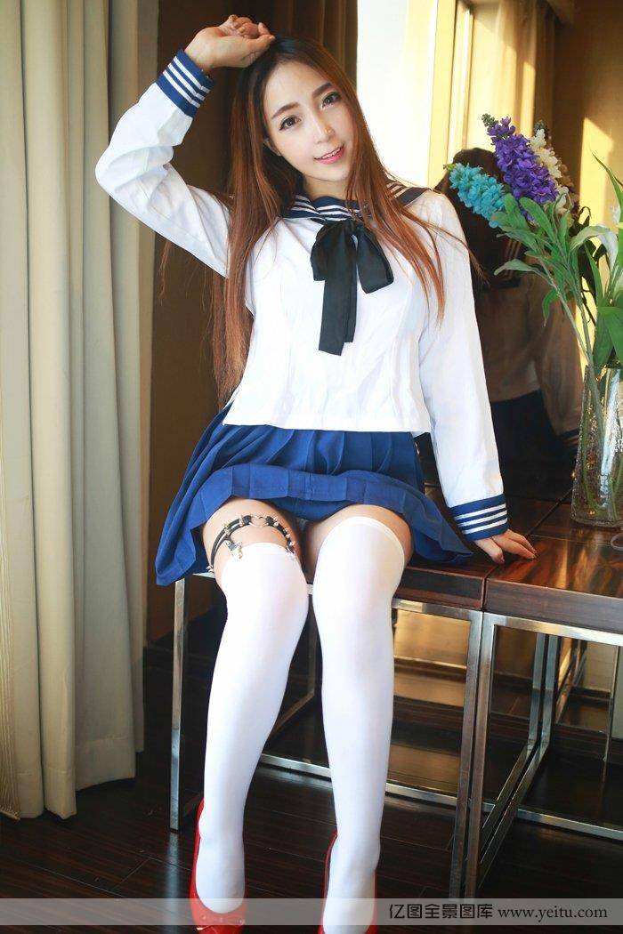 豪乳美女模特黄歆苑妩媚动人制服诱惑-5