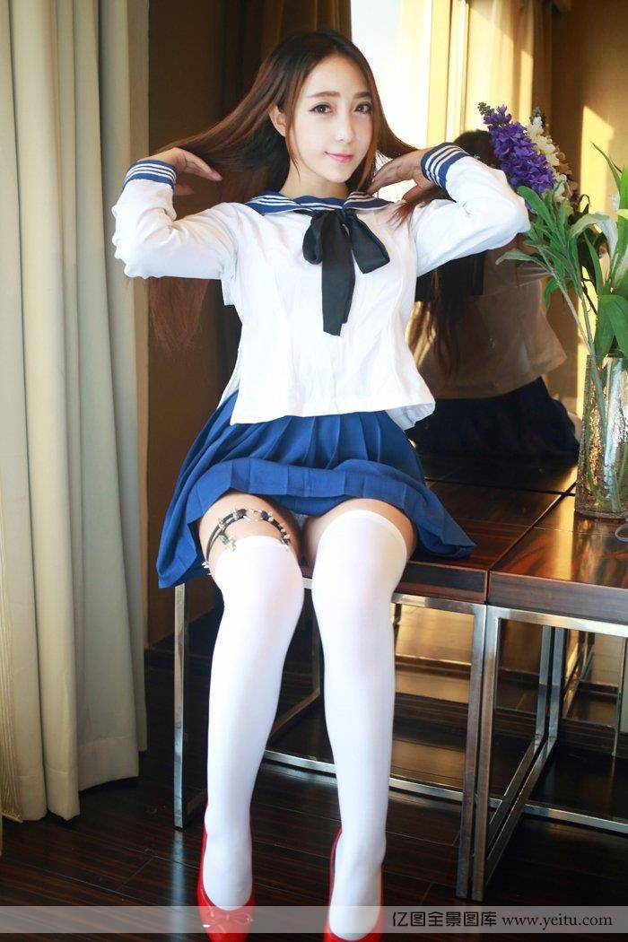 豪乳美女模特黄歆苑妩媚动人制服诱惑-6