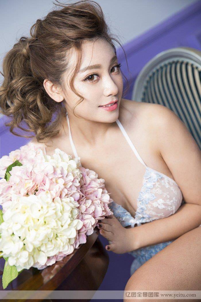 美女少妇何曼丽黑色情趣内衣诱惑写真-8