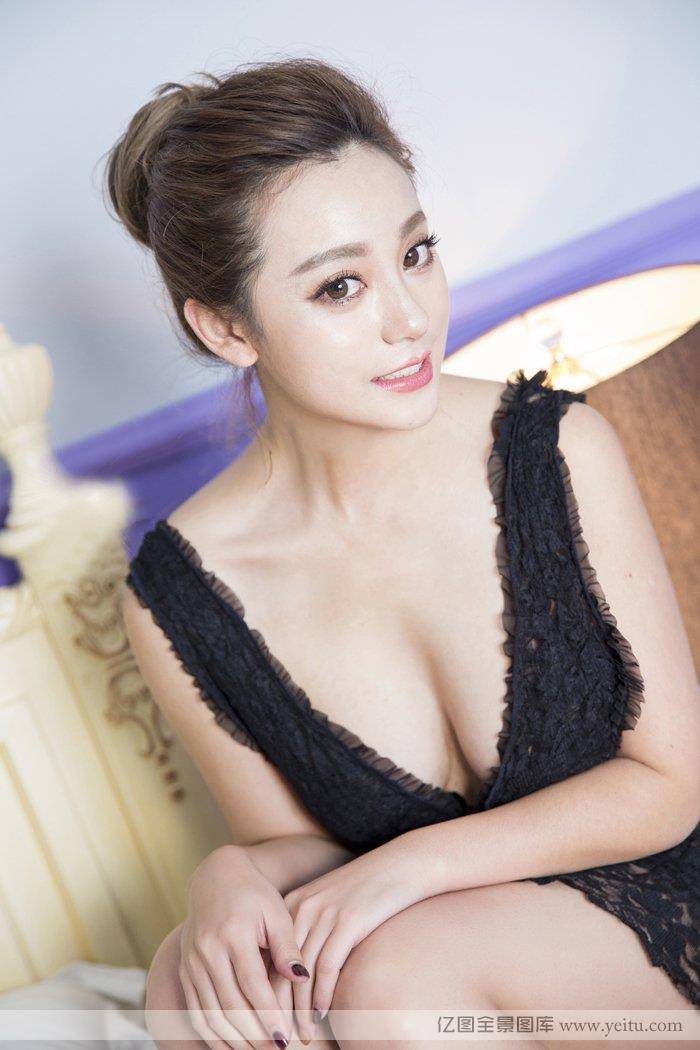 美女少妇何曼丽黑色情趣内衣诱惑写真-20