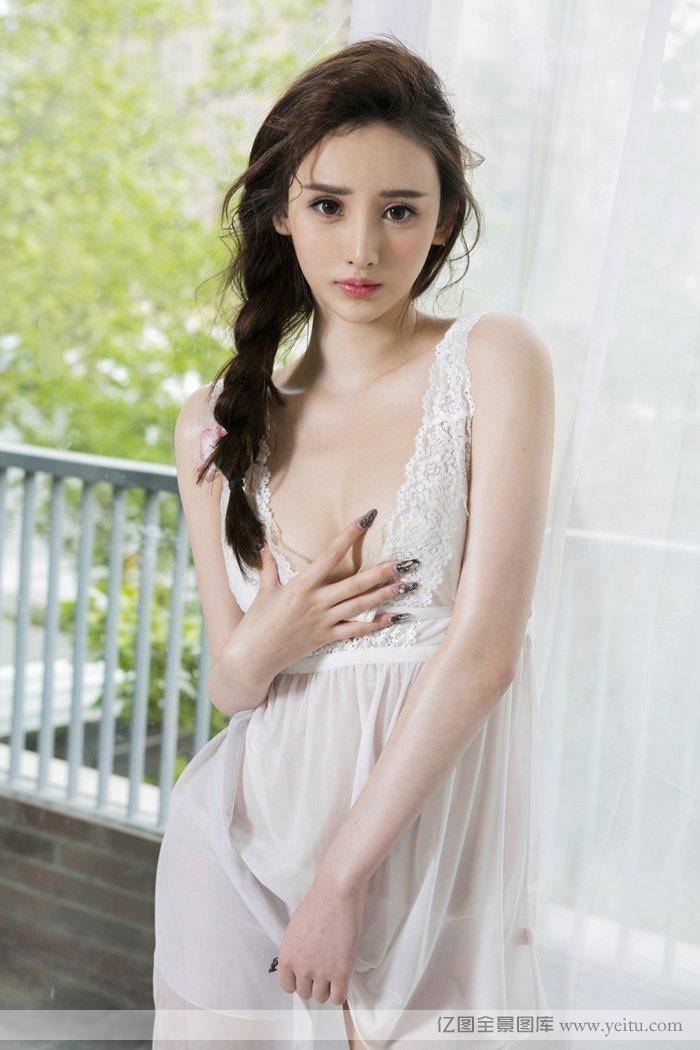 美女嫩模于思琪花瓣贴美胸私房照-20