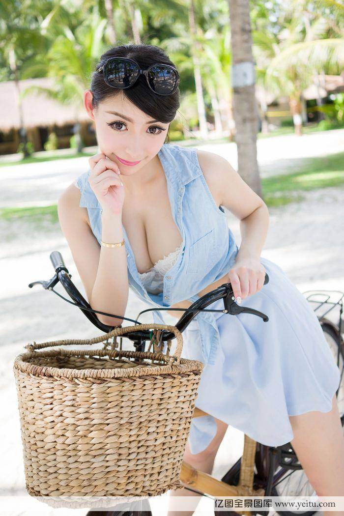 网红美女MARA酱学生装制服诱惑私房拍摄-35