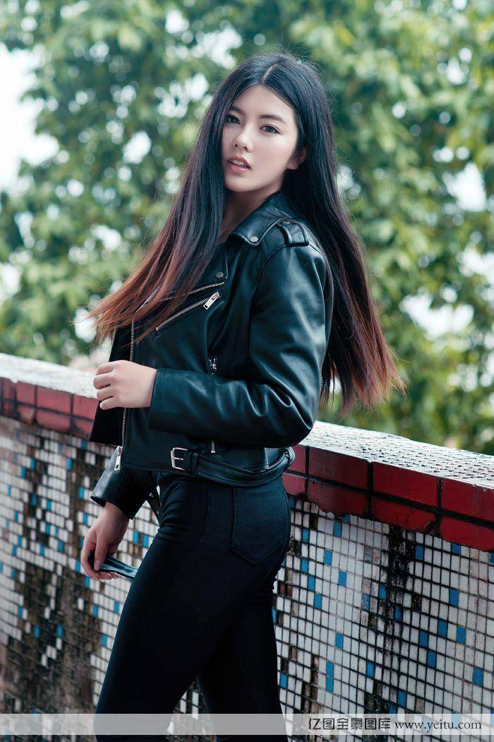 宅男女神娜露Selena童颜巨乳学校秀拍-6