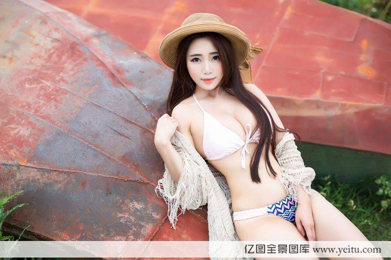 长发美女模特兜豆靓比基尼户外大胆写真-41