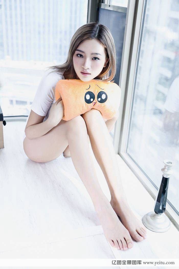 美女模特黑丝长腿制服诱惑私密照诱人-5