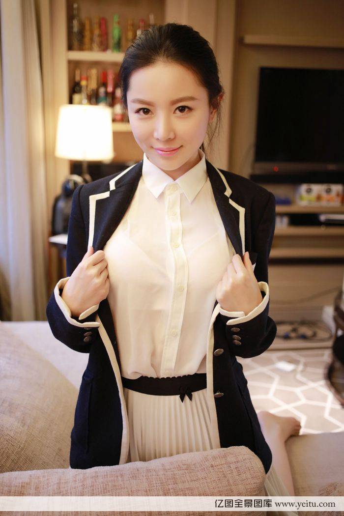 尤果网美女模特慕羽茜修长美腿制服诱惑-5