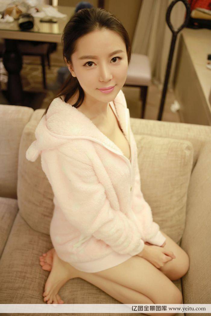 尤果网美女模特慕羽茜修长美腿制服诱惑-39