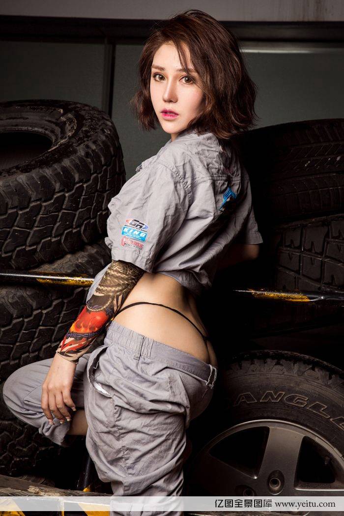 性感车模王尔琳与粗旷汽车展示另类诱惑美-36