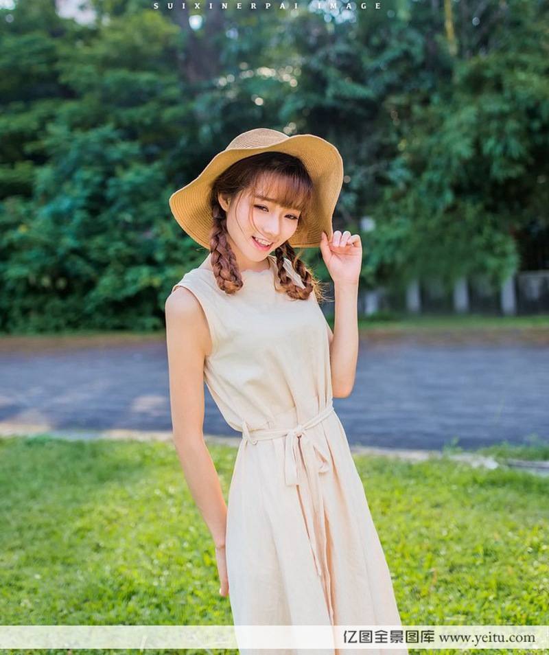 清纯美女户外俏丽多姿唯美性感写真-3