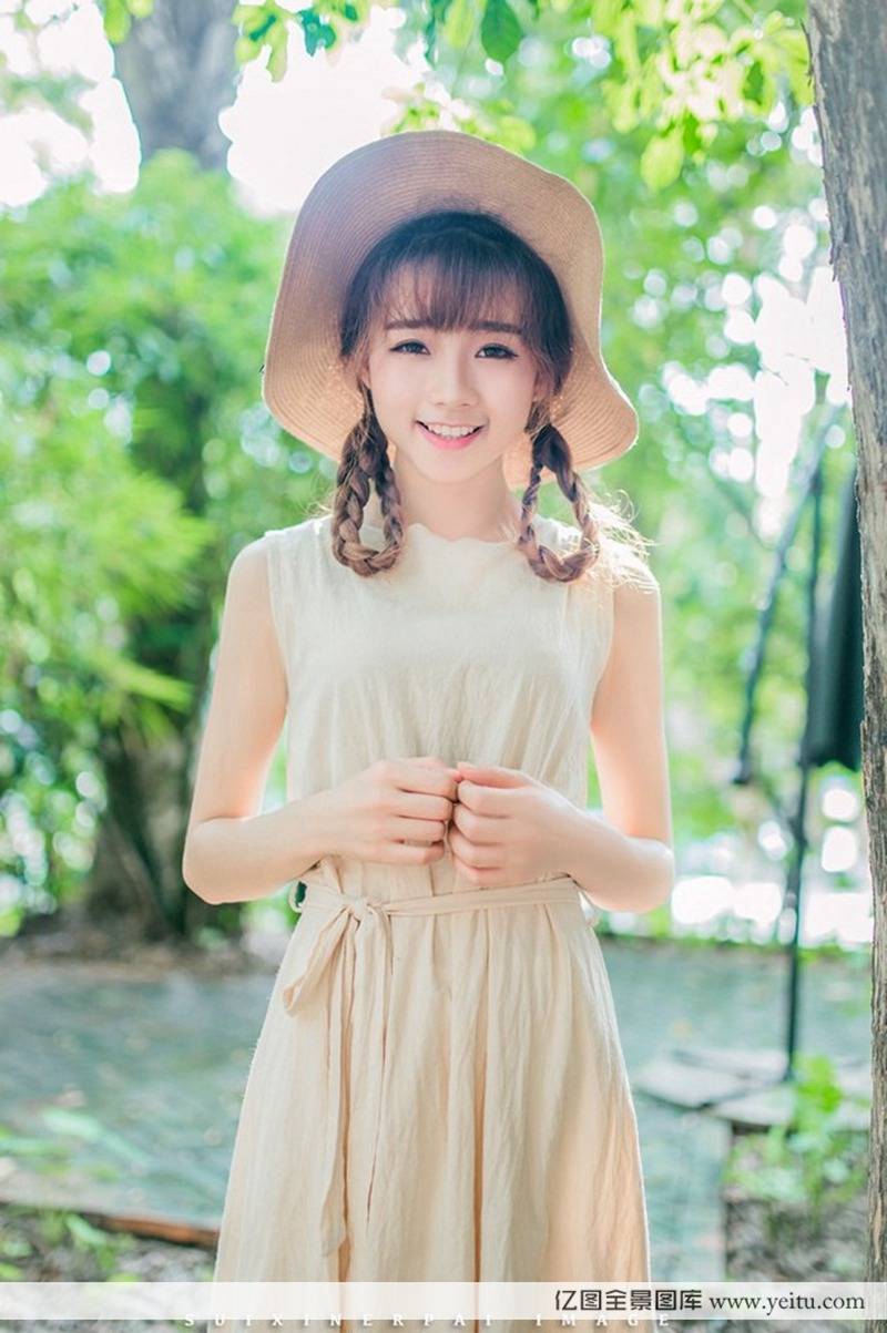 清纯美女户外俏丽多姿唯美性感写真-6