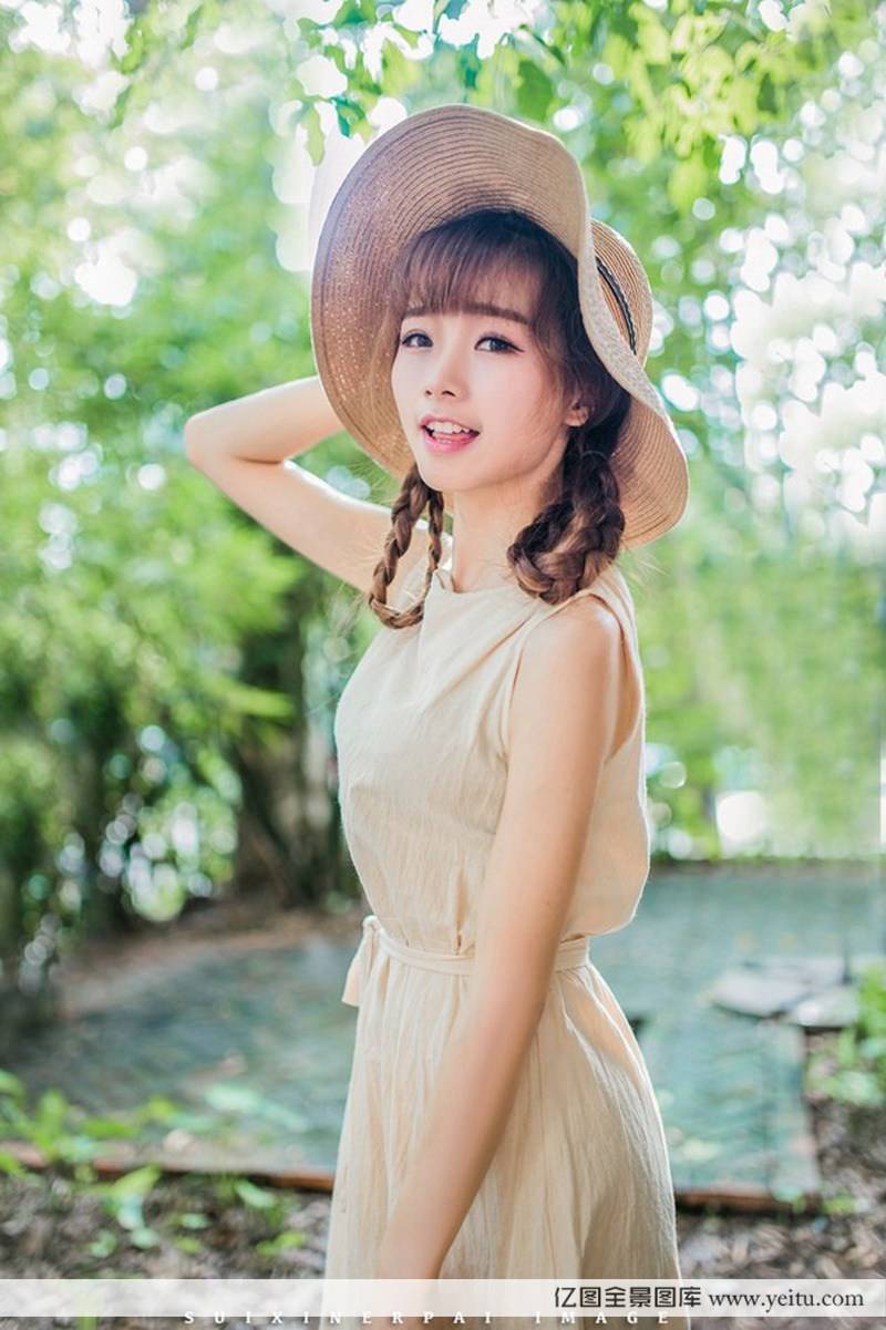 清纯美女户外俏丽多姿唯美性感写真-4