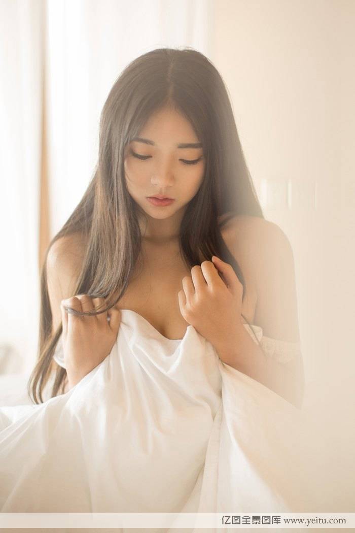 美女嫩模Vicky长发飘飘诱惑美胸私房写真-19