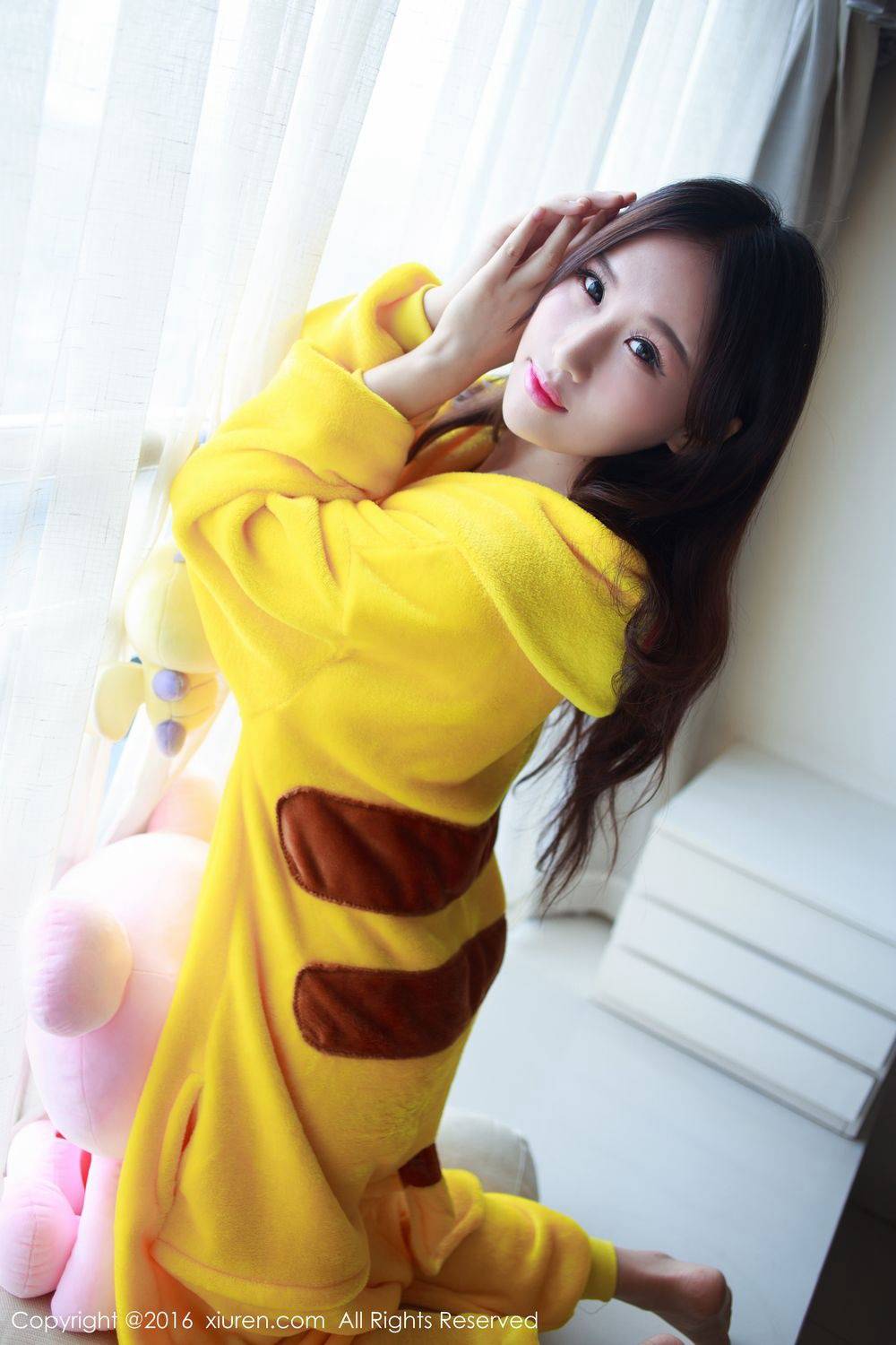 秀人网美女模特月音瞳性感美胸呼之欲出-9