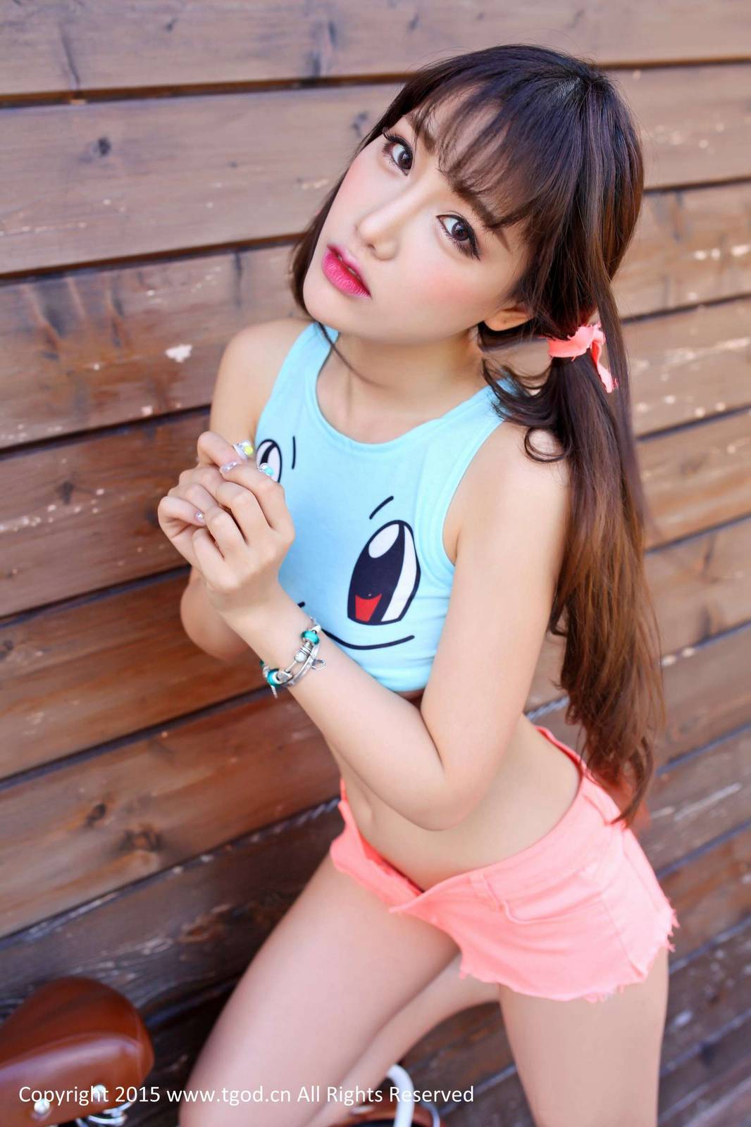 推女神美女模特朱若慕露乳沟演绎单车诱惑-25