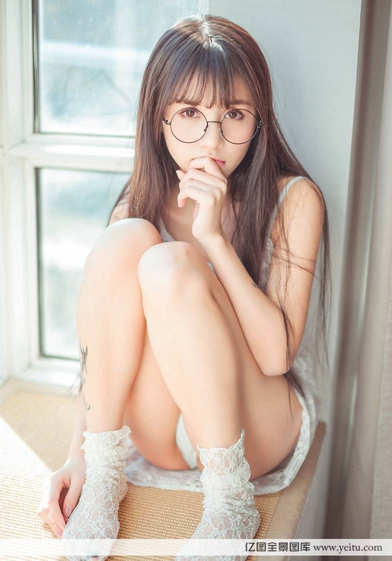 美女嫩模思淇Sukiii童颜巨乳清秀迷人诱惑写真-26