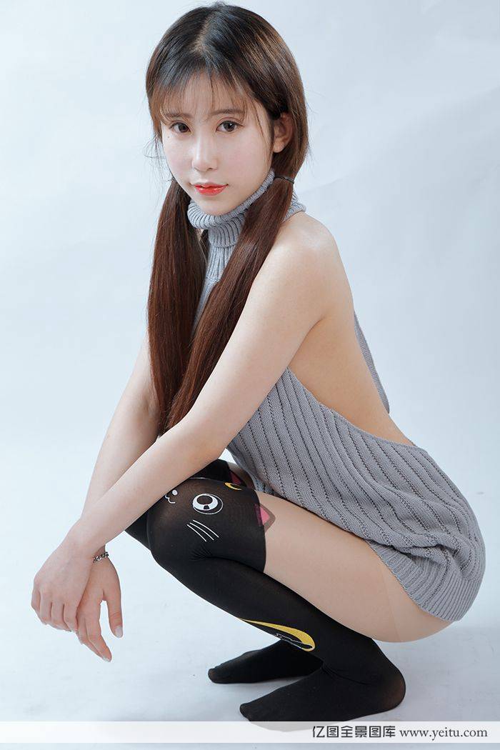 秀人网美女模特悠悠酱S形身材露背毛衣大尺度性感霸气写真-4