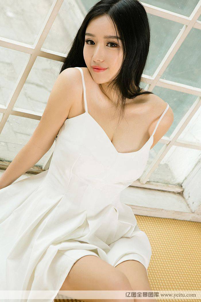 美女模特倪叶腾渔网袜嫩白美胸热裤包臀-53