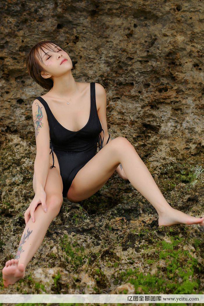 美女嫩模夏美酱豪乳翘臀诱惑动人湿身诱惑-11