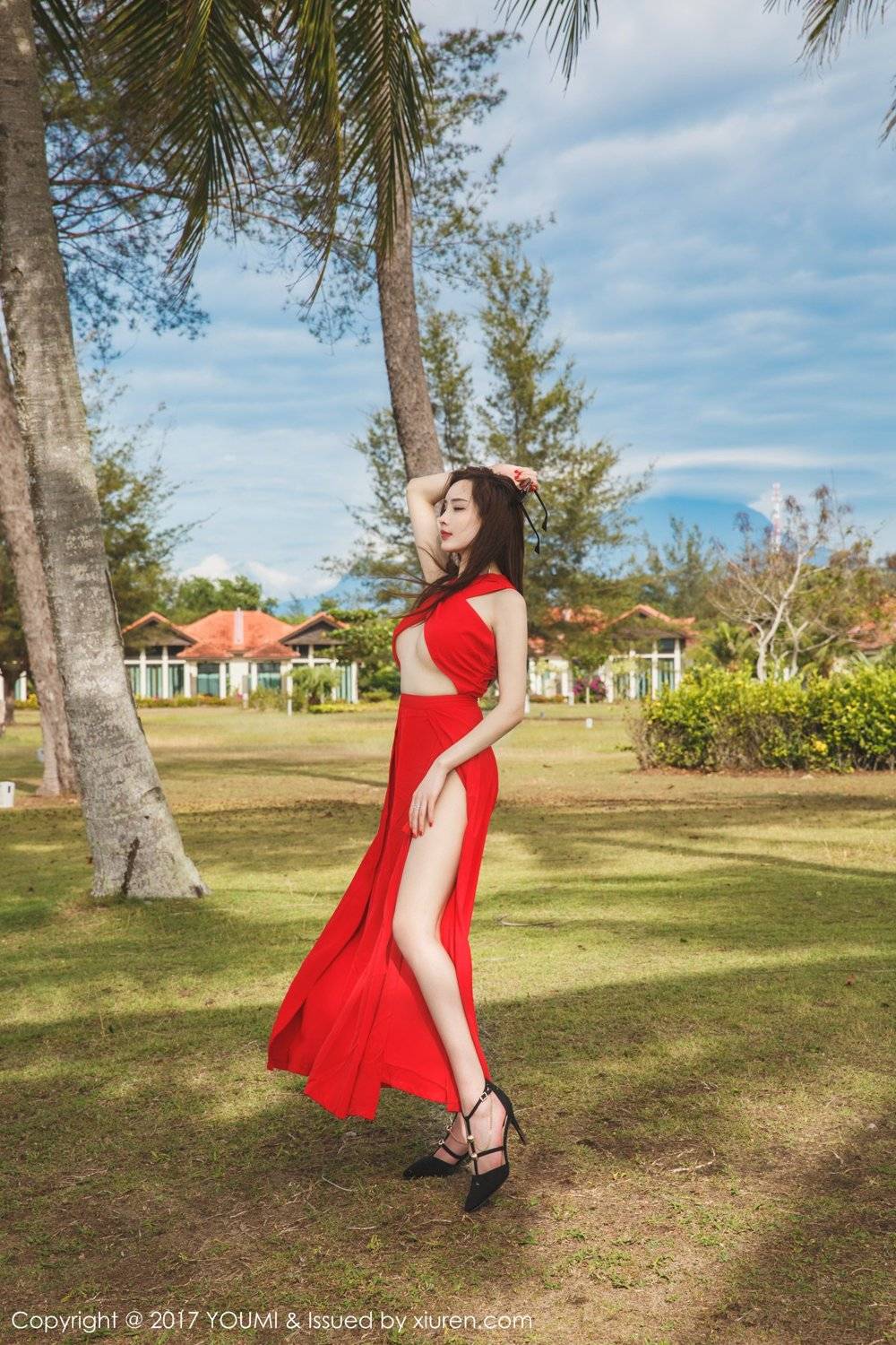 尤蜜荟美女模特周妍希泳池比基尼浪漫长裙写真-24