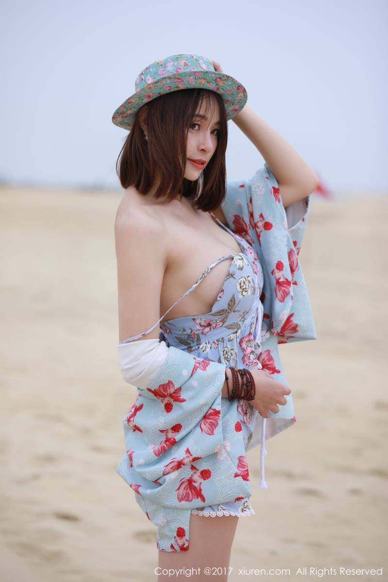 "高中生"奈奈Fox海边沙滩3套比基尼内衣诱惑