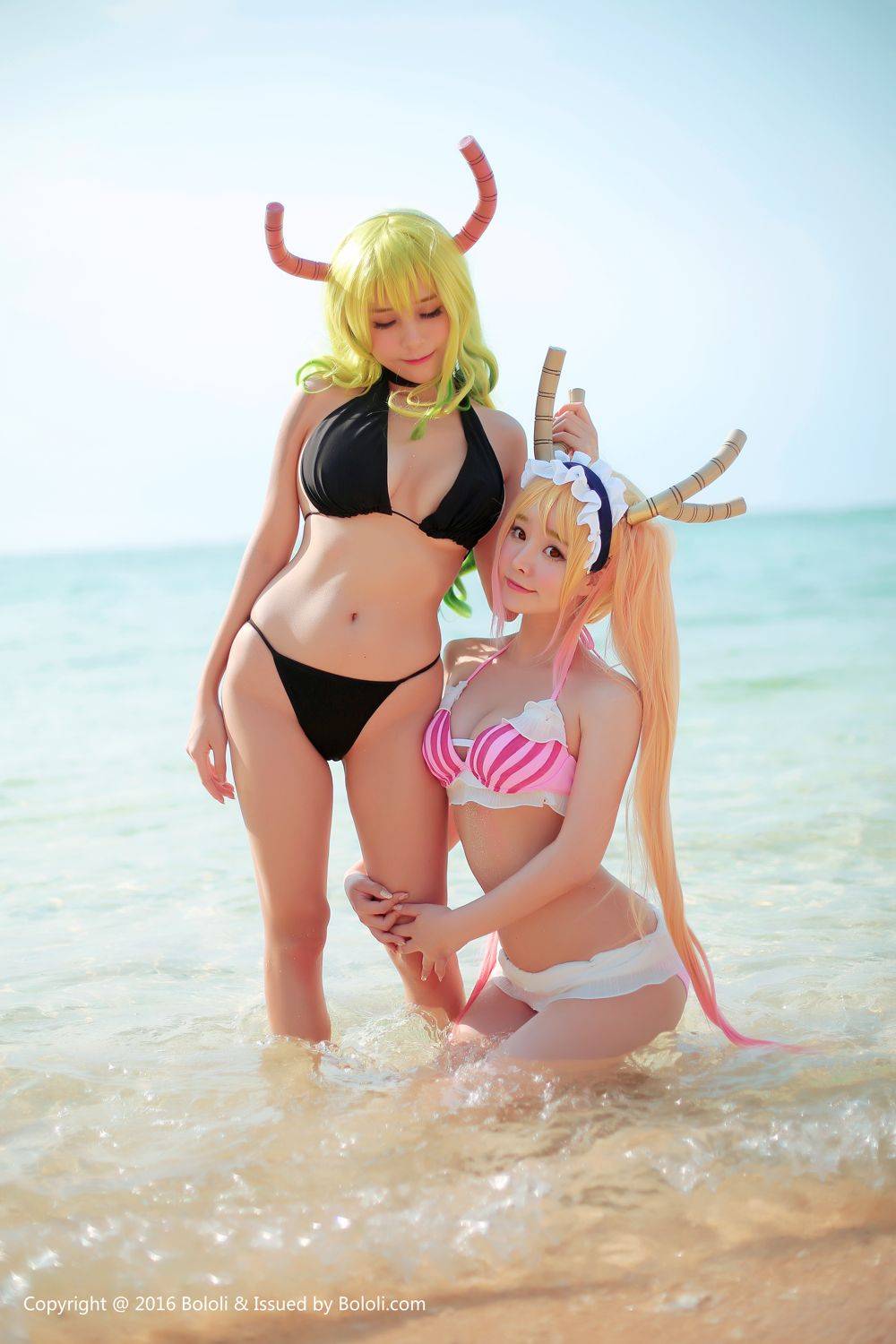 菠萝社姐妹花柳侑绮&夏美酱童颜巨乳沙滩比基尼写真-14