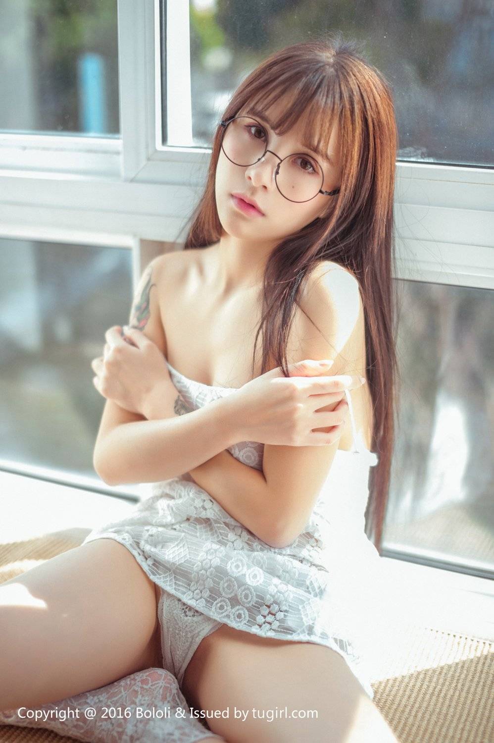 菠萝社美女模特夏美酱穿着白裙内衣性感诱惑-8