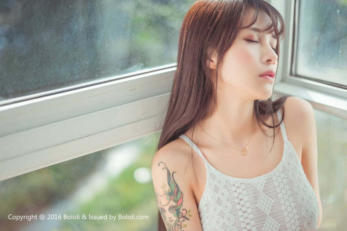 菠萝社美女模特夏美酱穿着白裙内衣性感诱惑-65