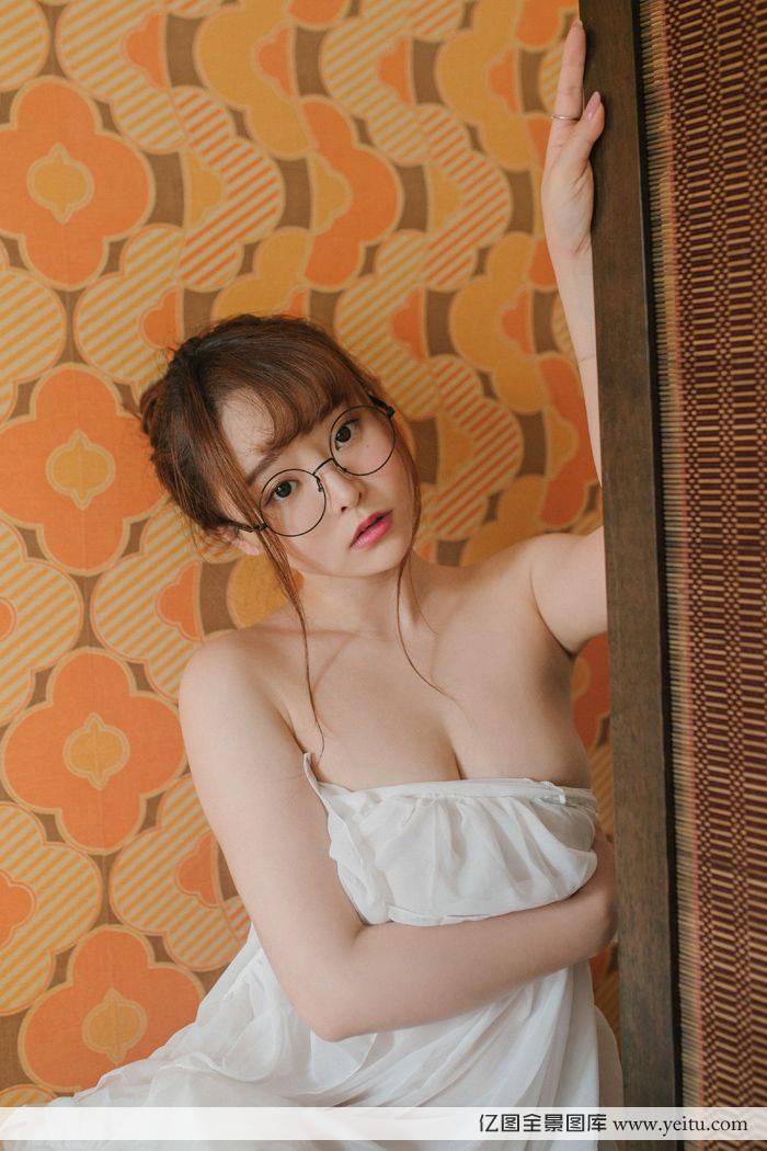 美女模特柳侑绮童颜巨乳丰乳肥臀秀出好身材-23