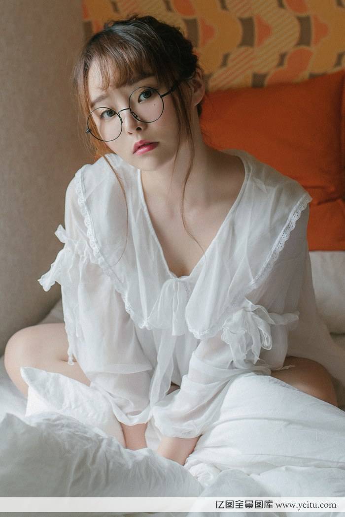 美女模特柳侑绮童颜巨乳丰乳肥臀秀出好身材-30