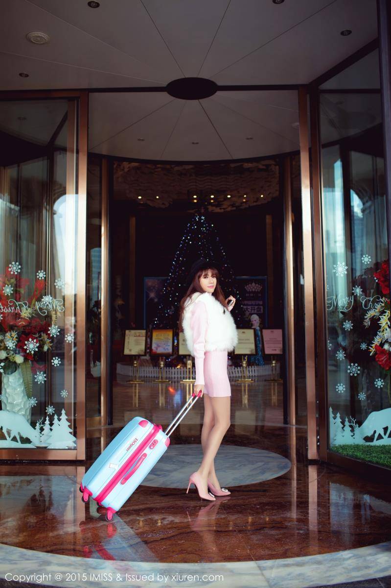 爱蜜社气质美女Sandy陈天扬清新养眼诱惑旅拍