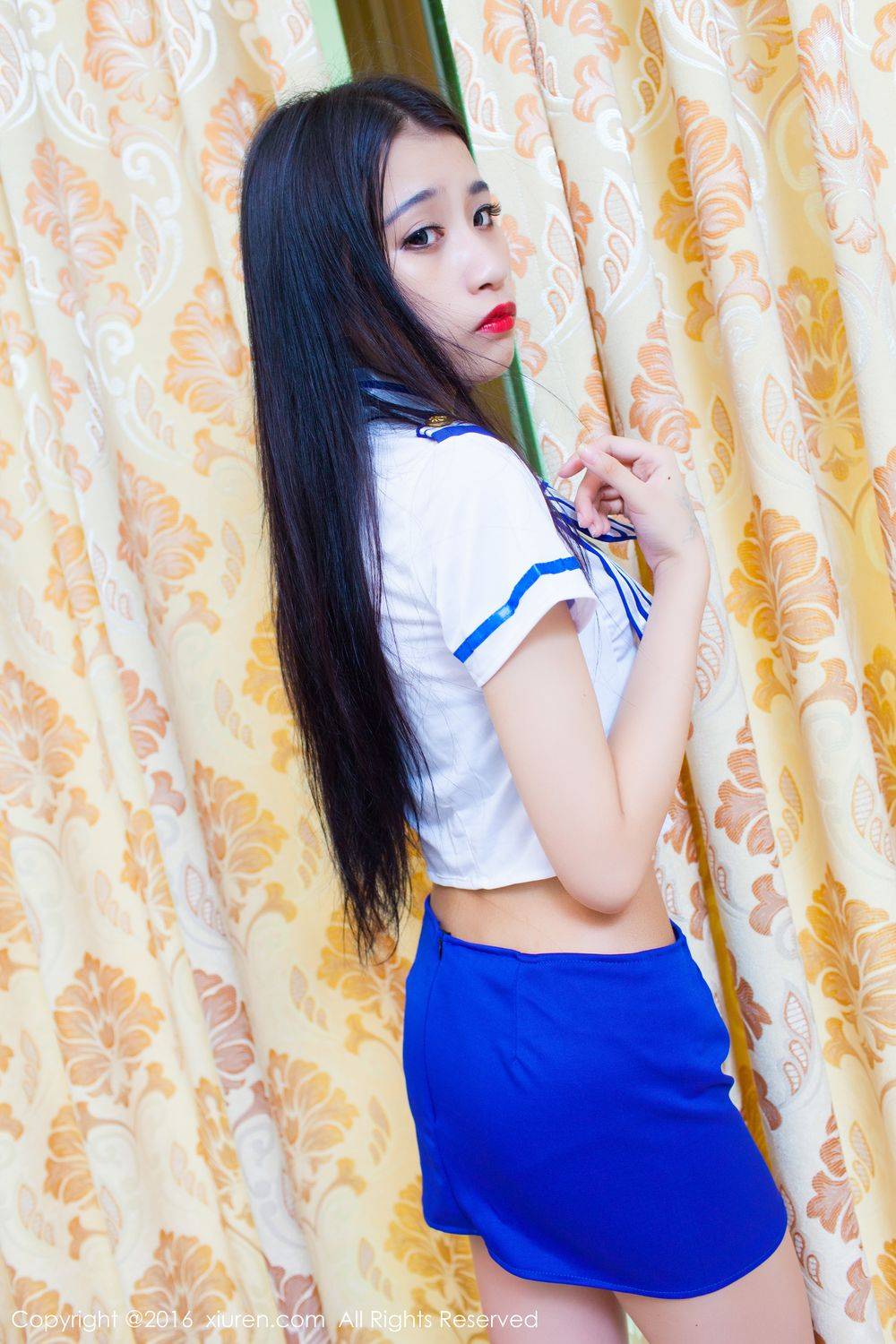 秀人网美女模特黄炜婷Tina骨感空姐校服肚兜捆绑系列