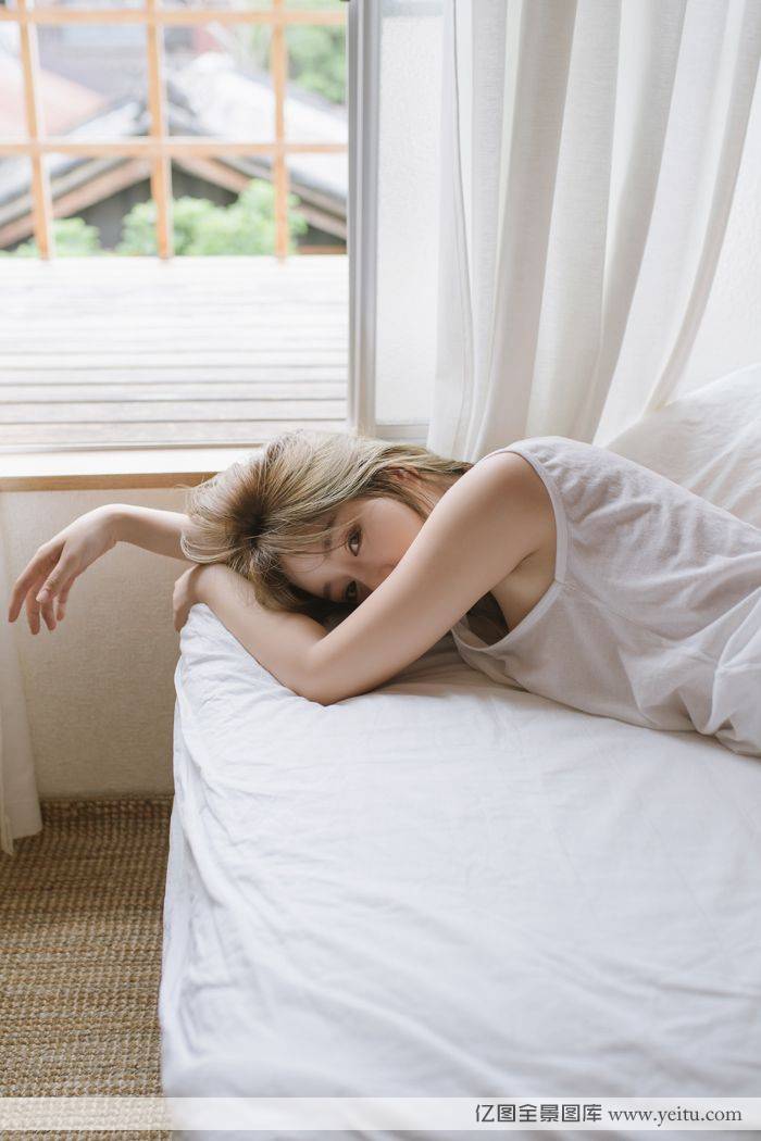 菠萝社美女模特王雨纯透视纱裙诱惑无限