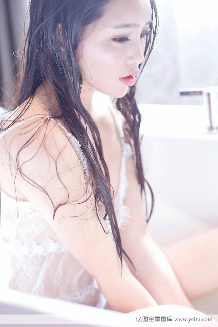 宅男女神艾弥丰乳肥臀室内性感私房写真福利-3