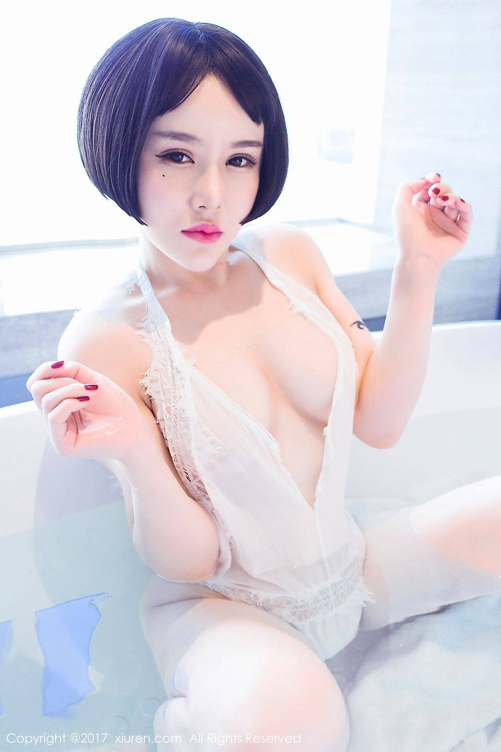 秀人网新晋嫩模曲佑熙白色蕾丝粉色内衣浴室湿身诱惑-27