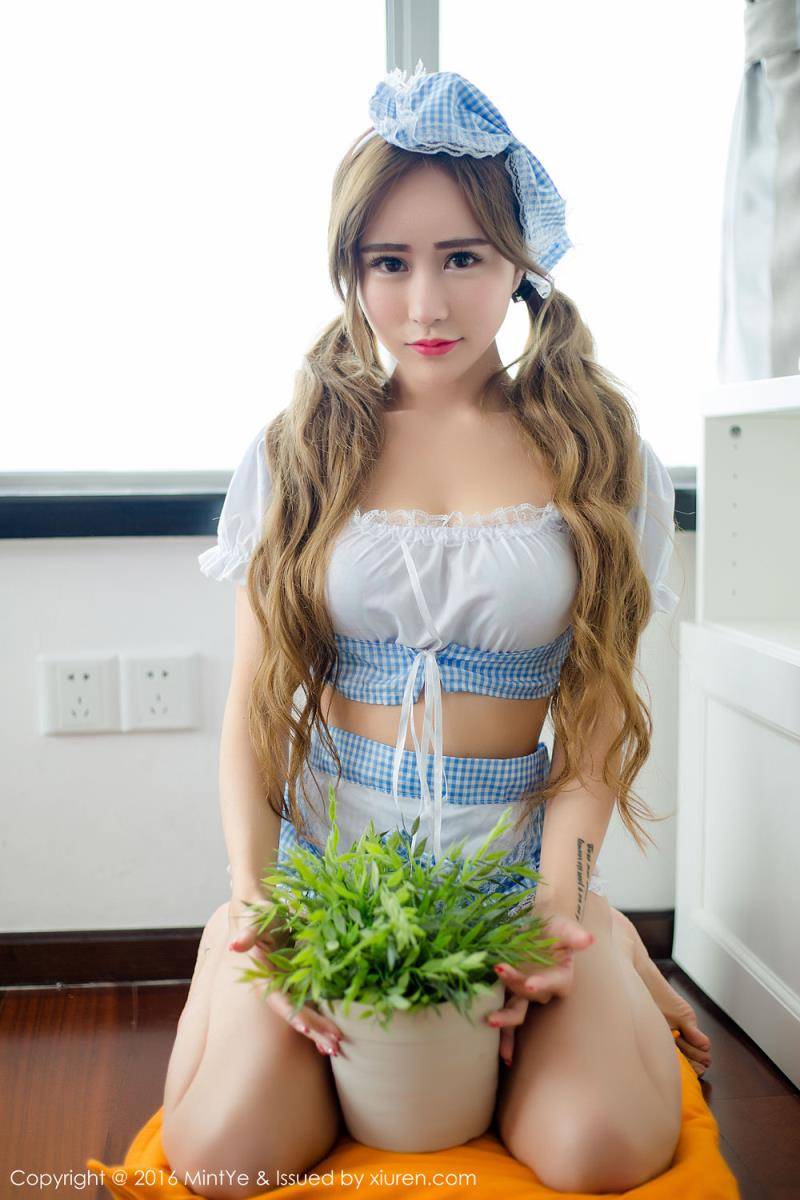 薄荷叶美女模特何梦兮Stacy女仆装修长美腿制服诱惑首刊-37