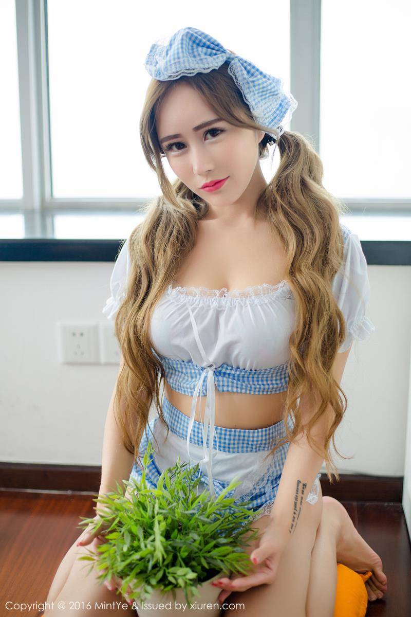 薄荷叶美女模特何梦兮Stacy女仆装修长美腿制服诱惑首刊-38