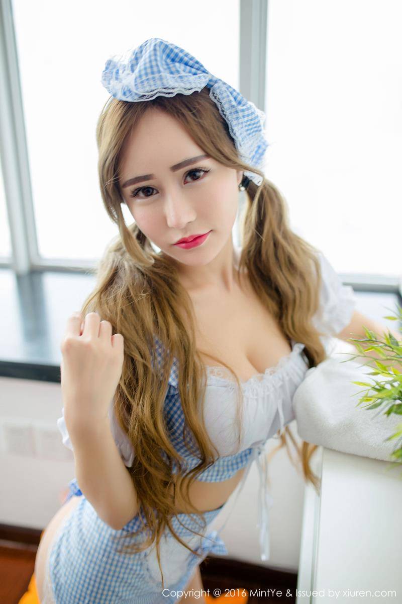 薄荷叶美女模特何梦兮Stacy女仆装修长美腿制服诱惑首刊-57