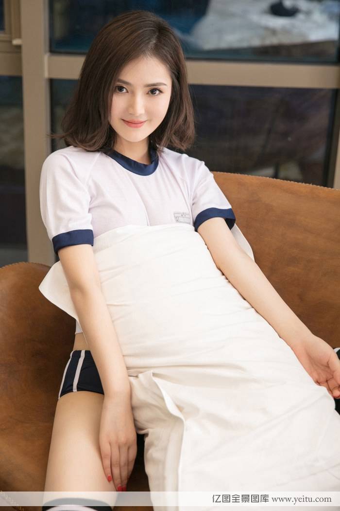 气质美女冰心黑色内衣诱惑美胸翘臀性感写真