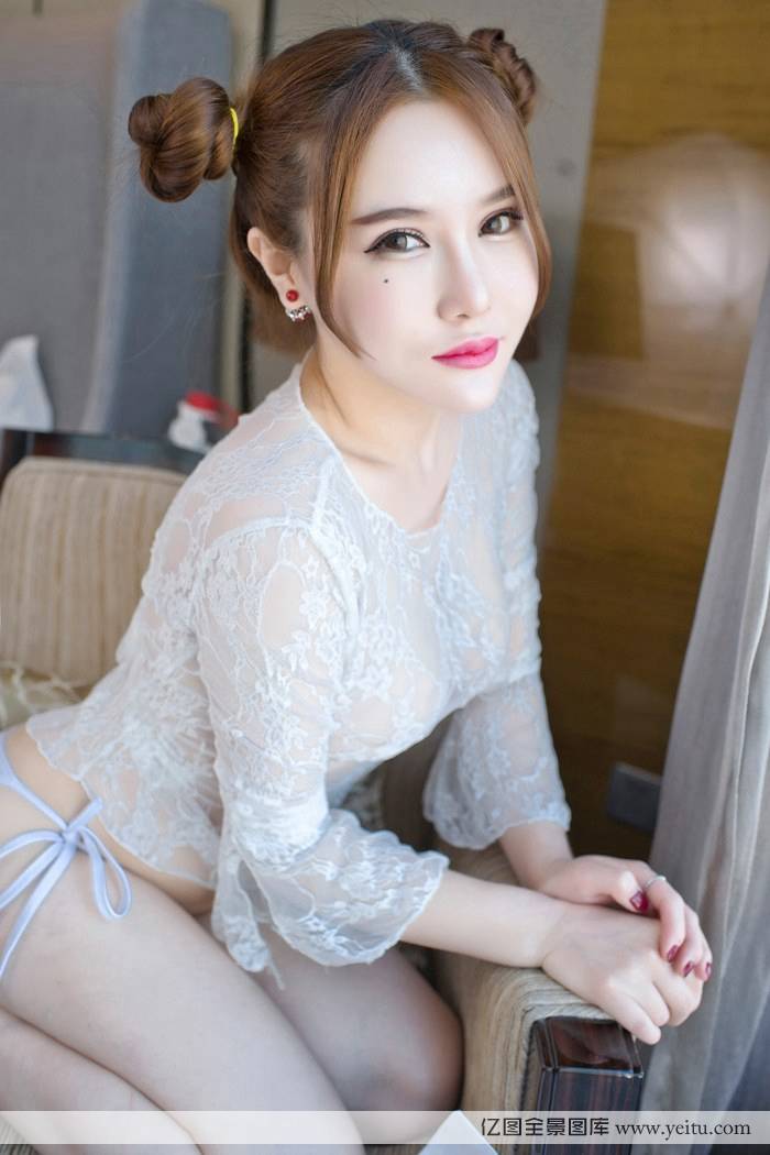 宅男女神曲佑熙美胸翘臀白皙美腿镂空薄纱写真-12