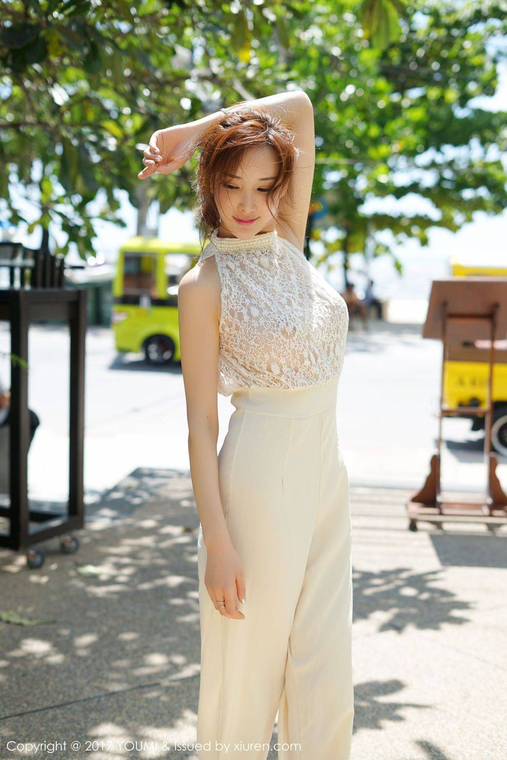尤蜜荟美女模特周妍希白皙美胸端丽无双气质街拍-14