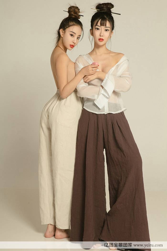 诱惑姐妹花美胸翘臀难掩凹凸白皙魔鬼身材-29