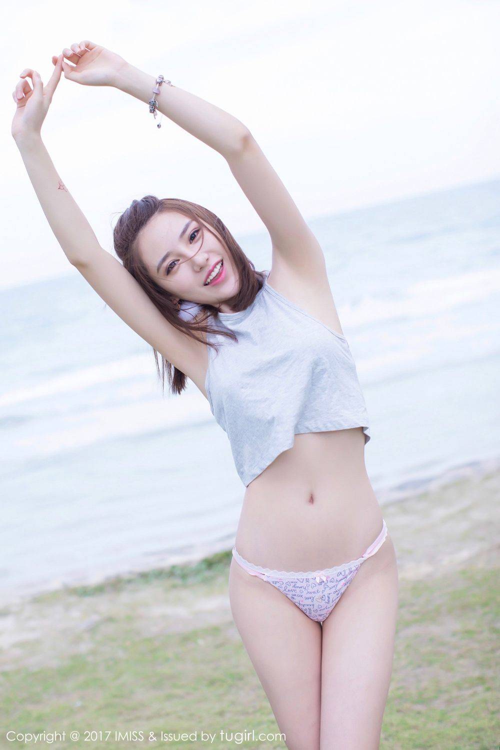 爱蜜社美女模特刘奕宁Lynn两套服饰内衣诱惑系列沙巴旅拍-2