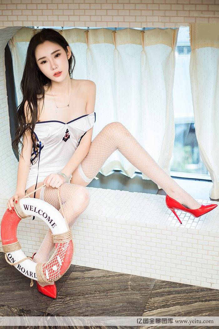 绝色尤物苏子淇浴缸大尺度花瓣遮胸湿身诱惑-19